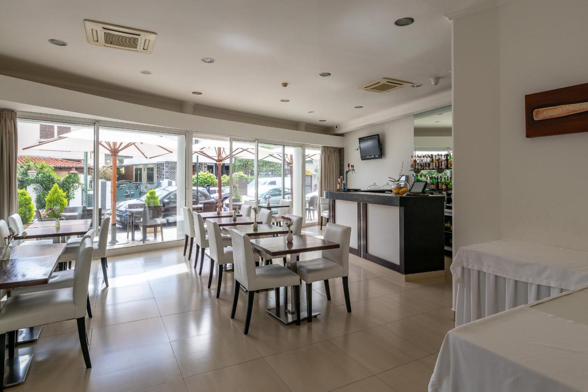 White Waters Hotel Machico  Exterior photo
