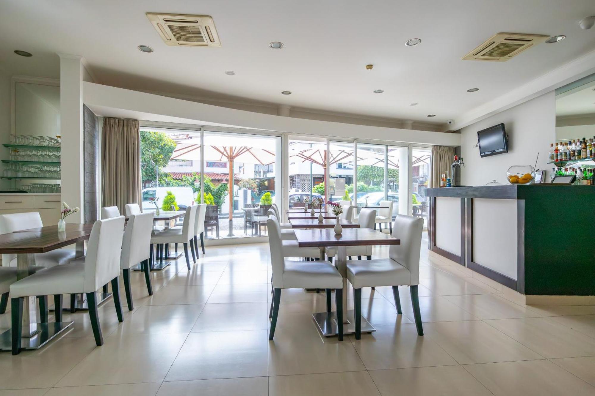 White Waters Hotel Machico  Exterior photo